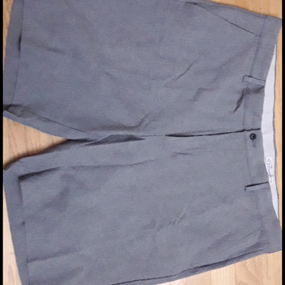 Greg Norman mens size 40 gray microtec shorts